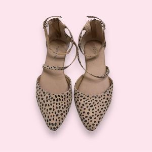 Women’s Torrid Wide Width Cheetah Print Pointed Criss Cross flats in size 8